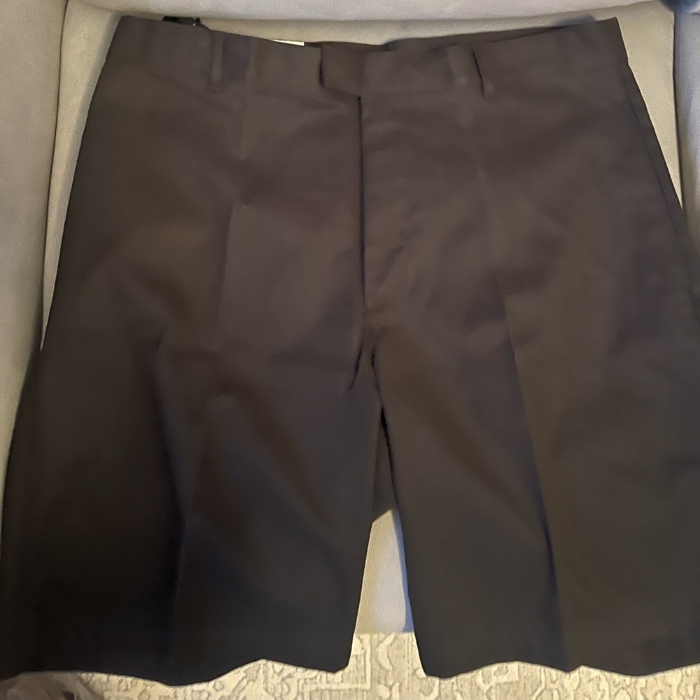 Greg Norman men’s shorts NWT size 36” .Black
